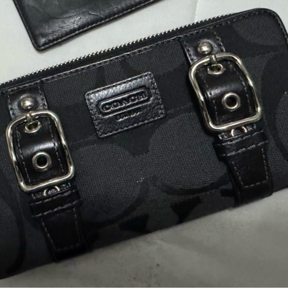 COACH WALLET LIKE NEW!